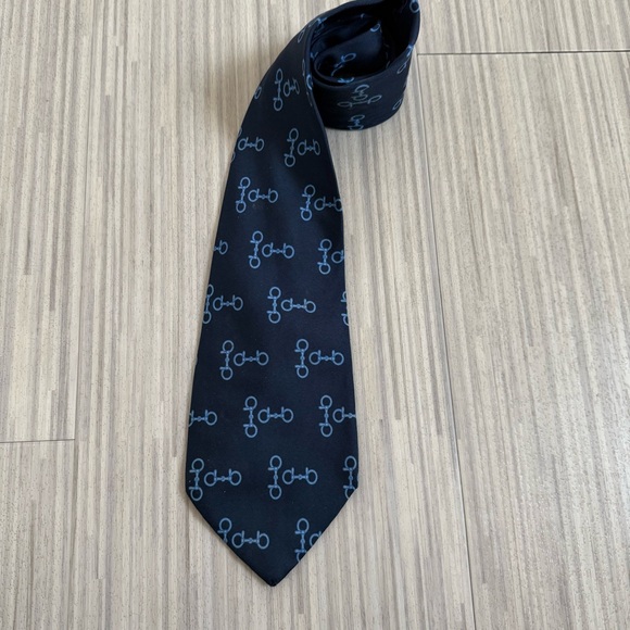 Authentic Vintage Gucci Silk Tie in Navy & w  Light Blue Stirup Accents - Picture 2 of 5